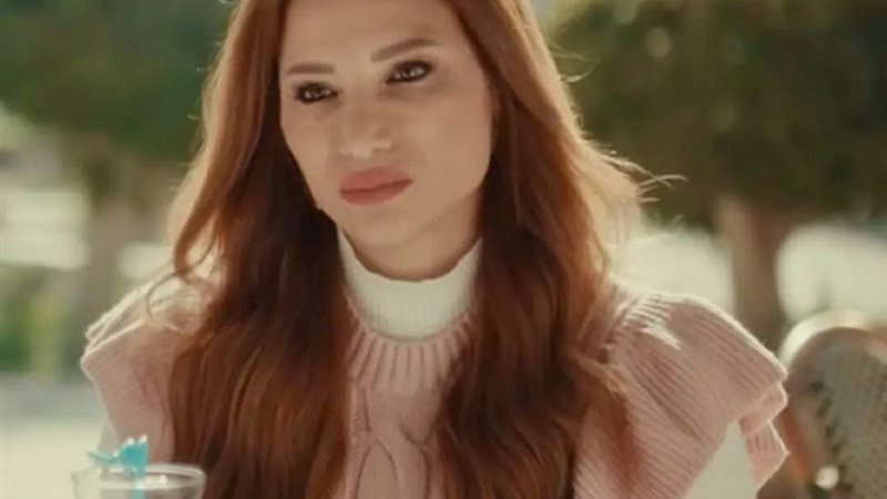 الفنانة غادة طلعت