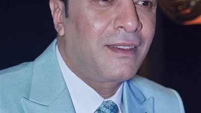 مصطفى كامل يزور أشرف زكى ويتمنى له الشفاء بعد أزمته الصحية