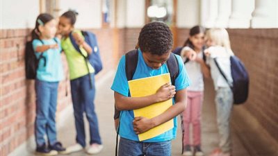 15 علامة تشير إلى تعرض طفلك للتنمر