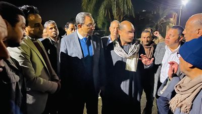 محافظ قنا يلتقي أهالي مركز الوقف ويبحث احتياجاتهم