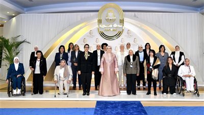 قرينة رئيس الجمهورية تلتقي بمجموعة من النماذج المشرفة من السيدات