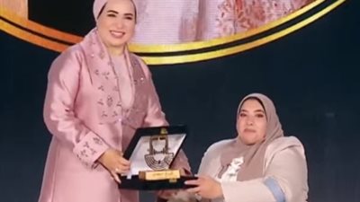 السيدة انتصار السيسي تكرم مجموعة من السيدات المصريات الملهمات