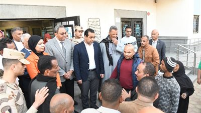 محافظ قنا يتفقد المركز الطبي للجمعية الشرعية بقوص