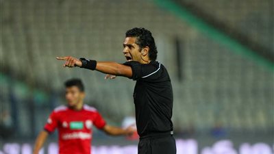 بعد القمة.. اتحاد الكرة يعلن سفر طاقم حكام مصري إلى تونس