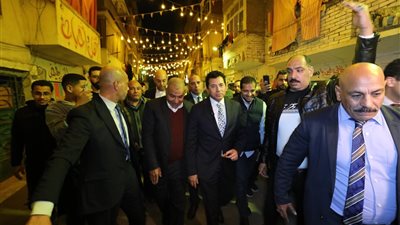 وزير الشباب ومحافظ القاهرة يتفقدان تجهيزات إفطار المطرية