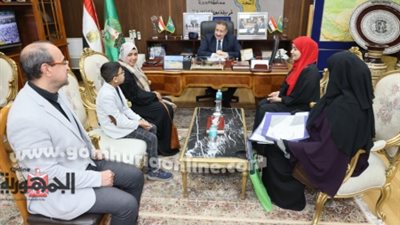 محافظ المنوفية يلبي رغبة طالب مريض سرطان ويقدم الدعم لذوي الهمم