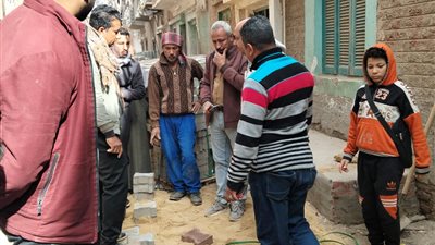 محافظ أسيوط يوجه بمتابعة أعمال تركيب الإنترلوك بشوارع مركز أبوتيج