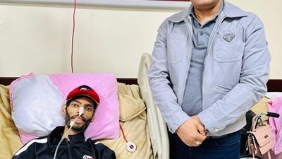 كابتن اسماعيل موسي يزور لاعب الزمالك ابراهيم شيكا بالمستشفى الجوي 