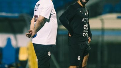 معلق يطالب بإعفاء محمد صلاح من معسكر المنتخب بعد خسارة ليفربول