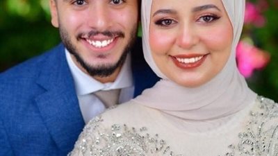 المئات يشيعون جنازة طبيب وطبيبة في حادث انقلاب سيارة بالدقهلية
