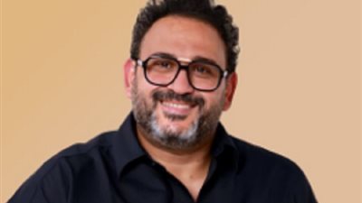 أكرم حسني: المسلسلات الـ10 حلقات فرصة إبداعية خارج زحام رمضان