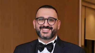 أكرم حسني:السيناريست أكثر حذرا بكتابة الكوميديا خوفًا من وصفه بالمتنمر