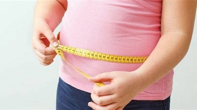 دراسة .. محيط الخصر والسمنة يهددان صحة الدماغ في المستقبل