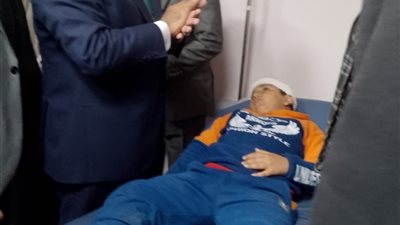محافظ الدقهلية ينتقل لمستشفى بني عبيد لمتابعة المصابين بسقوط سقف
