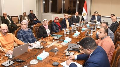 وزير الإسكان يتابع سير العمل بمشروع حدائق 