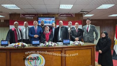 رئيس جامعة دمياط يشهد مناقشة رسالة ماجستير بكلية الآداب