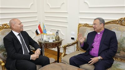 محافظ القاهرة يستقبل رئيس الطائفة الانجيلية للتهنئة لعيد الفطر