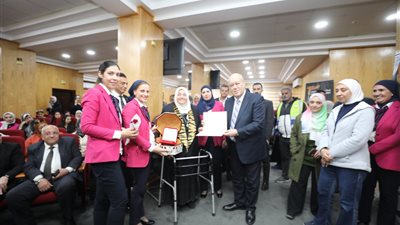ميناء القاهرة الجوى يكرم 13 سيدة من الأمهات المثاليات