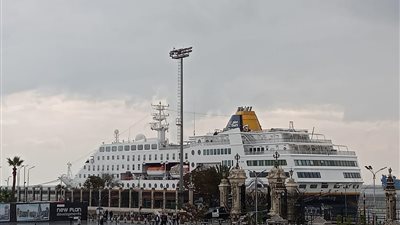 ميناء غرب بورسعيد يستقبل السفينة السياحية M.S HAMBURG