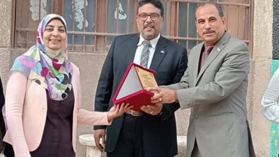 مدير تعليم الخانكة يتابع مدارس أبوزعبل