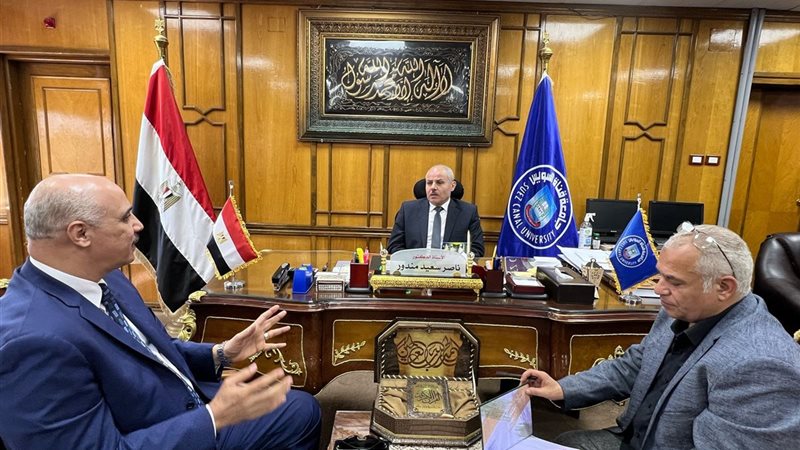 رئيس جامعة قناة السويس
