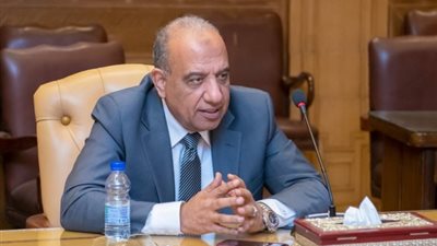 عصمت: قيادات الكهرباء فى مواقع العمل لتامين التيار للمواطنيين
