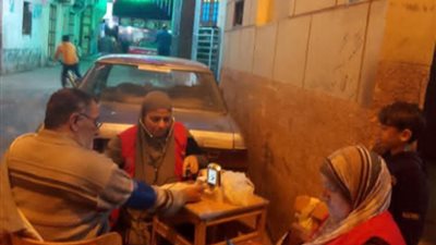 فرق طبية متنقلة تقدم خدماتها للمواطنين بجوار مساجد دمياط