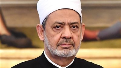 شيخ الأزهر يعزي البابا تواضروس في وفاة الأنبا باخوميوس