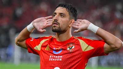 طبيب الأهلي يصدم كولر بشأن إصابة طاهر وغيابه أمام الهلال