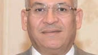 نائب يطالب بفرض قيود على هجرة الأطباء لمدة 5 سنوات