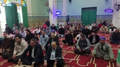 رئيس ميناء دمياط أدى صلاة العيد مع العاملين وتفقد حركة التشغيل