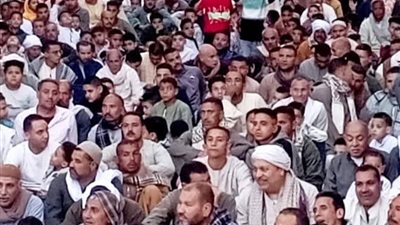 الشعب الجمهوري ببني سويف يوزع هدايا وحلوى على الأطفال