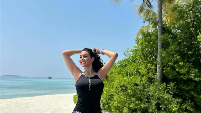 الفنانة ياسمين صبرى