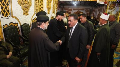 محافظ مطروح يقدم العزاء في نيافة الانبا باخوميوس مطران البحيرة