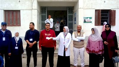 قافله طبيه تعالج أهالي اتحاد الدلنجات بالبحيرة