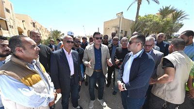 الشربينى يتفقد أعمال رفع كفاءة طريق الازدواج بمركز مارينا العلمين