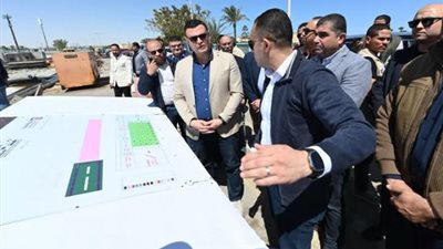 وزير الإسكان يتفقد مشروعات رفع كفاءة الكبارى والبوابات بمارينا