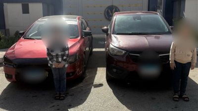 تفاصيل قيادة طفلين لسيارتين ملاكى بسوق السيارات بالقطامية