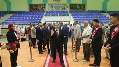 رئيس جامعة جنوب الوادي يشهد احتفالية معايدة عيد الفطر