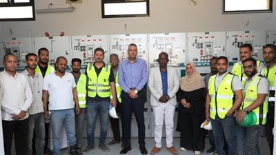 محافظ أسوان يتفقد مشروع موزع كهرباء توشكى بنصرالنوبة