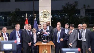 طلعت: نحريص على تعزيز التعاون مع الشركات الفرنسية في قطاع الاتصالات