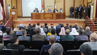 محافظ كفرالشيخ يعقد اجتماعًا موسعًا للإعداد لتنفيذ مشروع