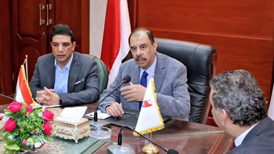 محافظ سوهاج يعقد اجتماعا لبحث سبل زيادة عوامل الجذب السياحي