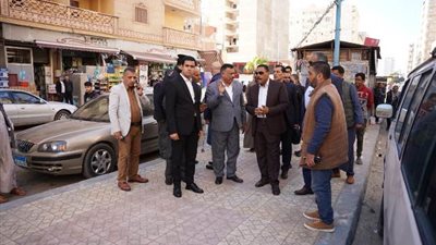 محافظ مطروح يتايع مواقف سيارات الأجرة