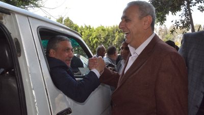 محافظ الغربية يتابع التزام السائقين والبنزينات بالتعريفة الجديدة