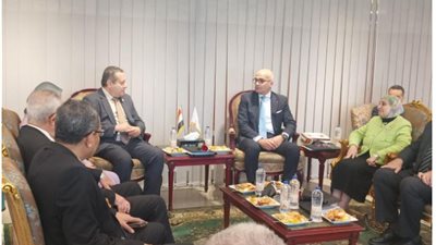 جامعة عين شمس تتقدم للحصول على الاعتماد المؤسسي من 