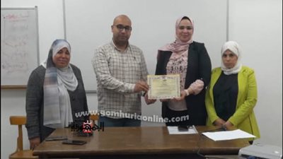 صحة دمياط تكرم مديرة المكتب الإعلامي للصحة