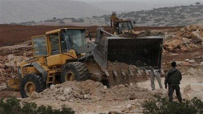 مستوطنون ينفذون أعمالا تخريبية ويجرفون الأراضي الزراعية بقرى فلسطينية