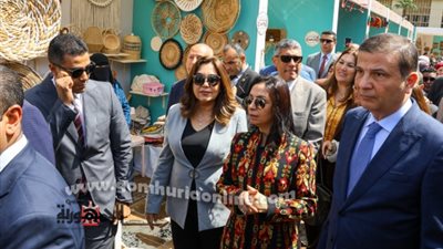وزيرة التنمية المحلية تشارك في افتتاح معرض 