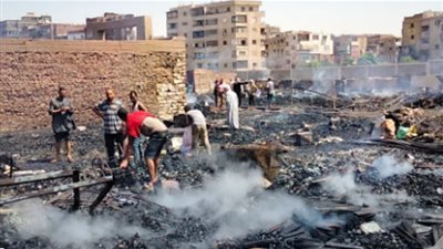 ملاك مغالق الأخشاب المحترقة فى الشرابية: بنبيعها أقل من ثمنها